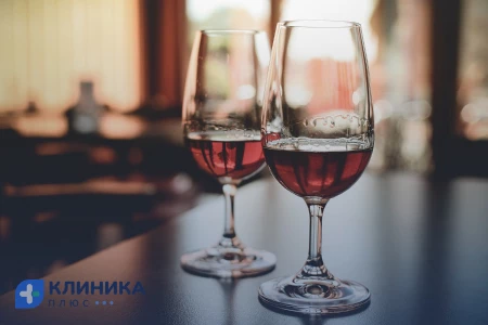 Два бокала вина